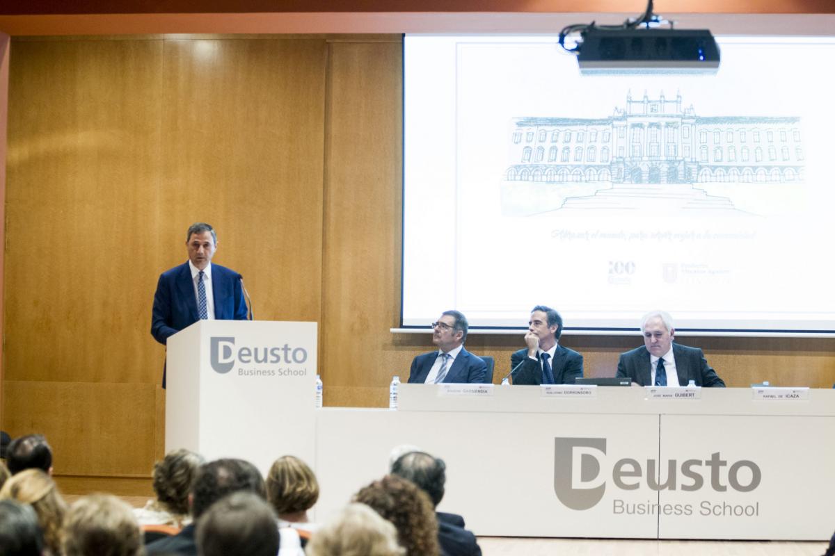 acto-de-conmemoracin-del-centenario-de-la-fundacin-vizcana-aguirre-y-de-la-comercial-deusto-business-school_27383932530_o-scaled (1)
