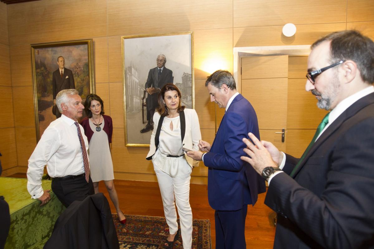 acto-de-conmemoracin-del-centenario-de-la-fundacin-vizcana-aguirre-y-de-la-comercial-deusto-business-school_27383946620_o-scaled