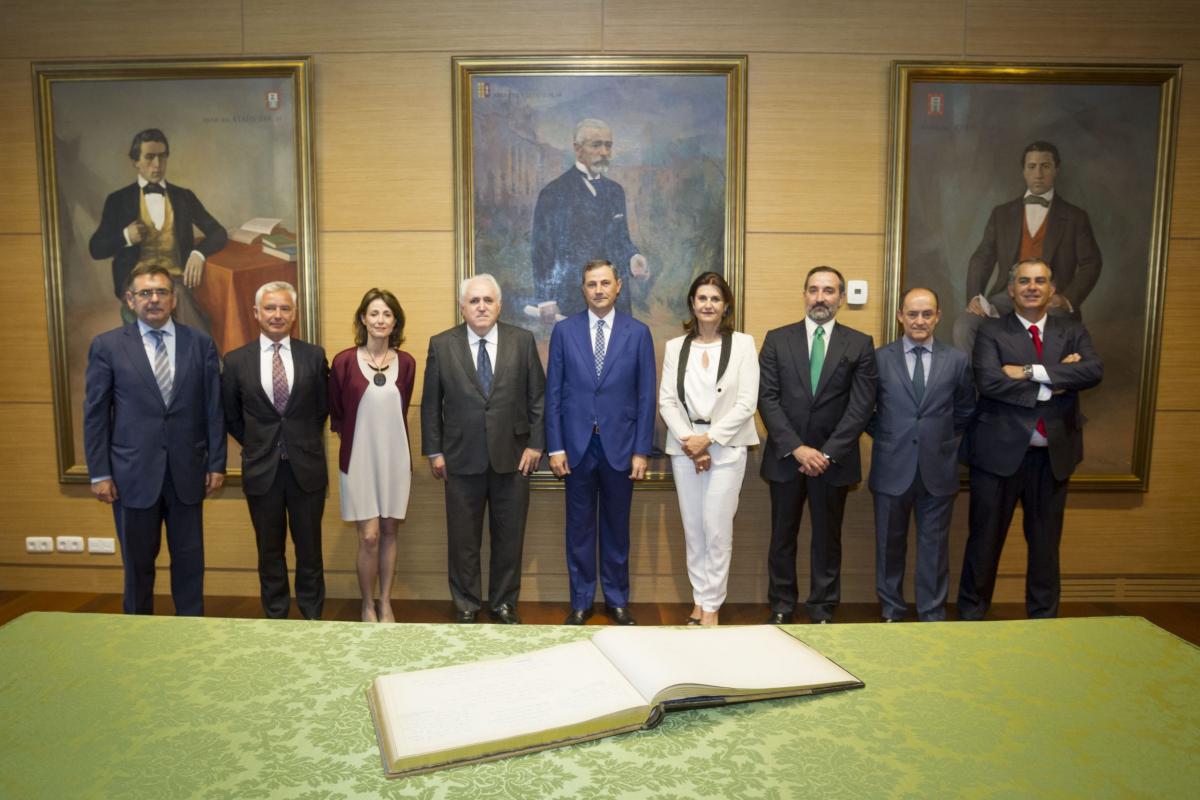 acto-de-conmemoracin-del-centenario-de-la-fundacin-vizcana-aguirre-y-de-la-comercial-deusto-business-school_27627383546_o-scaled