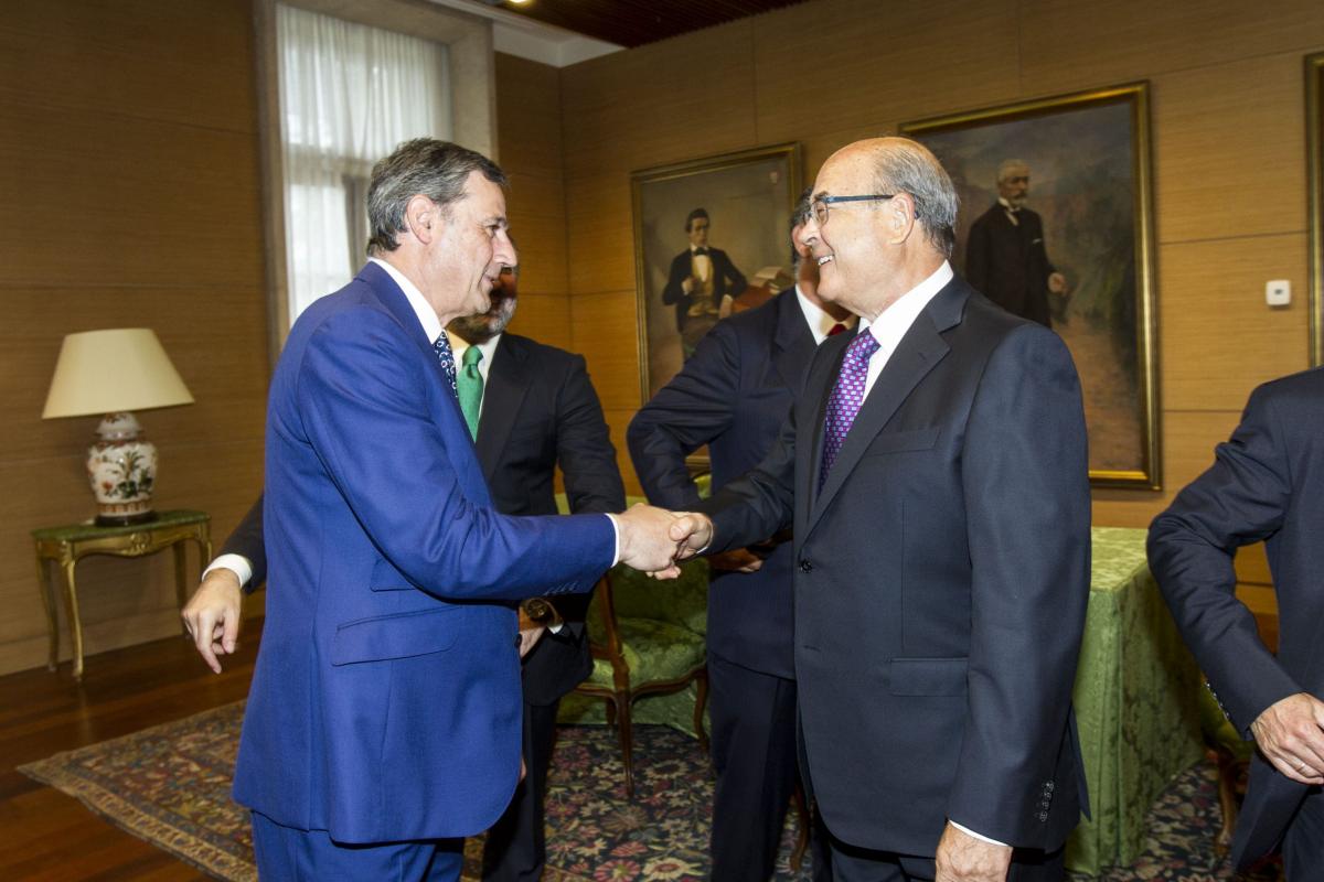 acto-de-conmemoracin-del-centenario-de-la-fundacin-vizcana-aguirre-y-de-la-comercial-deusto-business-school_27627386326_o-scaled